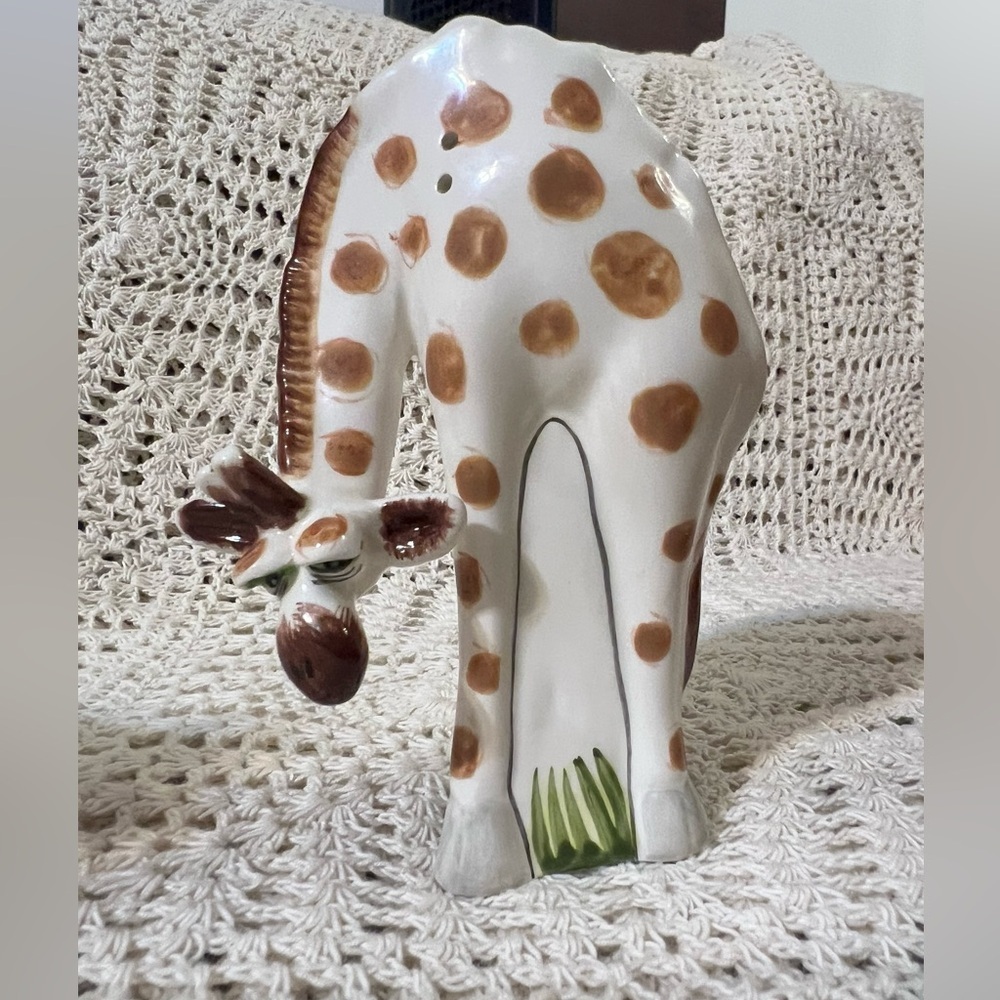 Ark Safari Lynda Corneille
Giraffes Salt & Pepper
Shakers NEW 2013 - Picture 6 of 6